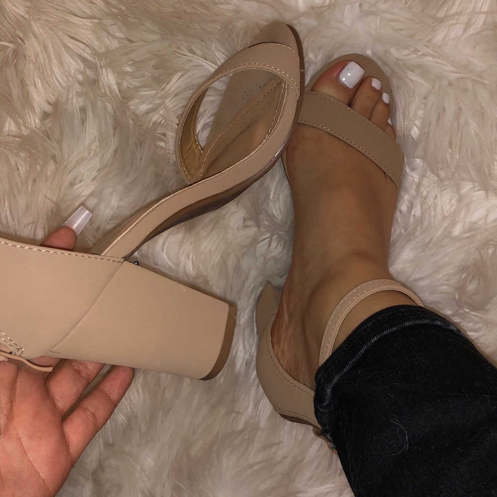 Size 7 tan heels